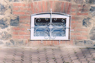 Kellerfenstervergitterung , feuerverzinkt