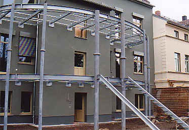 Rohbau Balkonanlage aus gewalzten Trgern, feuerverzinkt
