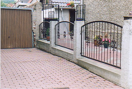 Schmiegzaun mit Zierelementen, feuerverzinkt + pulverbeschichtet kupfer antik