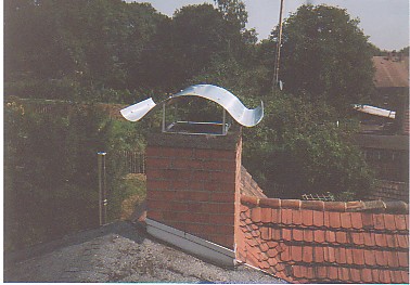 Zinktitian-Schornsteinhaube mit verzinktem Gestell