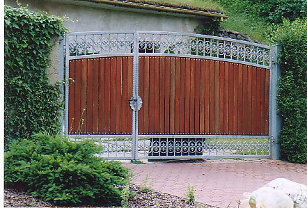 schweres Schmiedetor mit Holzfllung, feuerverzinkt
